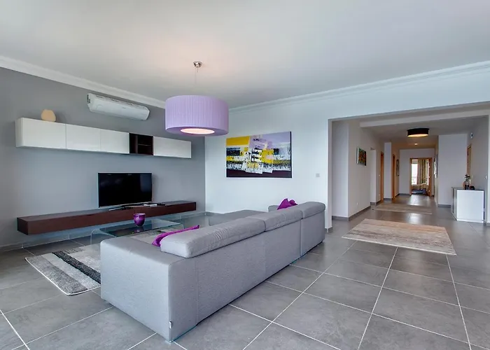 Pure Luxury With Pool Lejlighed