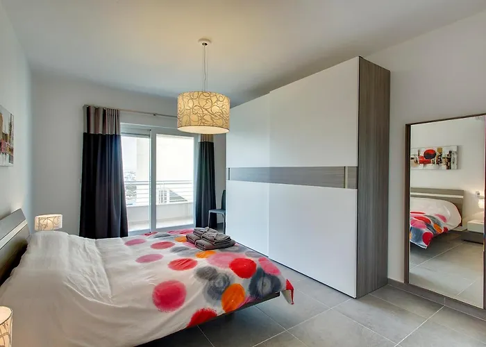 Pure Luxury With Pool Sliema