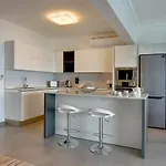 Pure Luxury With Pool Apartment *