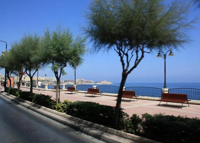 Pure Luxury With Pool スリーマ