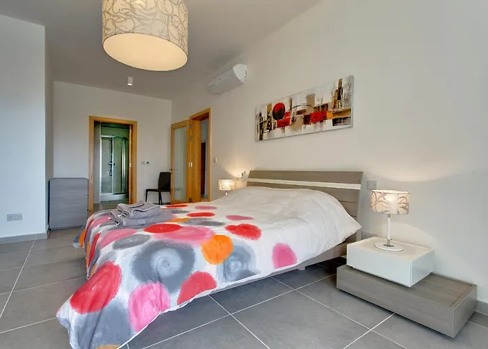 Pure Luxury With Pool * סליאמה